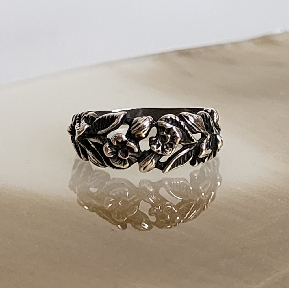 Sterling Silver Floral Band Ring | Size 7